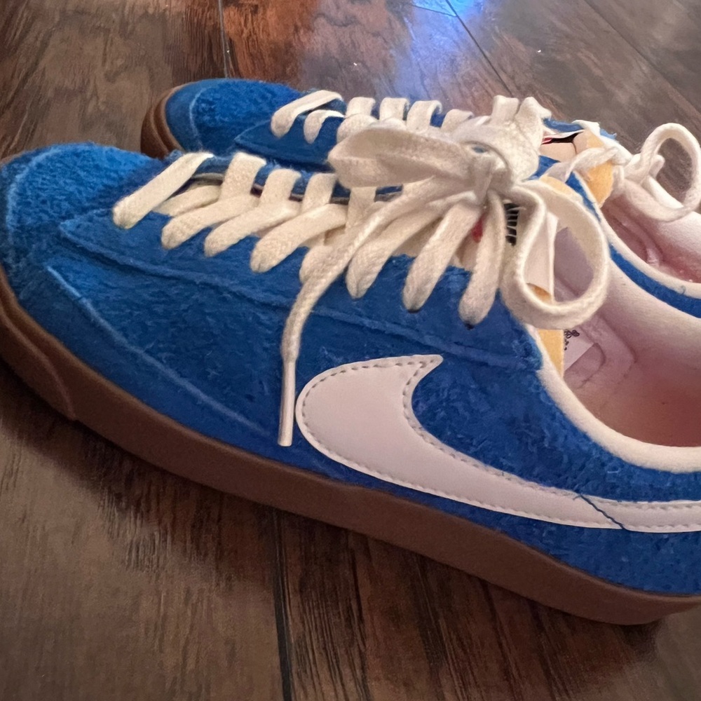 Nike White and Blue Sneakers